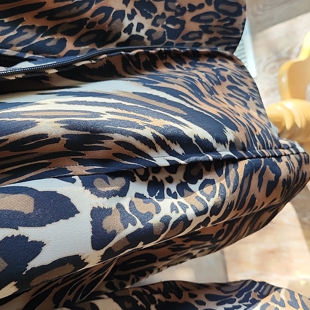 Molly & MaXX Ex Cond & Pro Cleaned Animal Print Cropped Jacket, Large, $45 - Picture 7 of 13